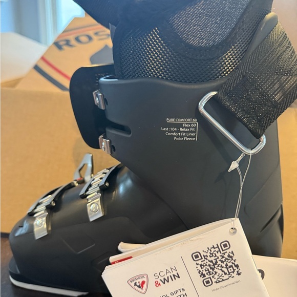 Rossignol Black and Silver Winter Boots with Adjustable Buckles - Picture 7 of 9